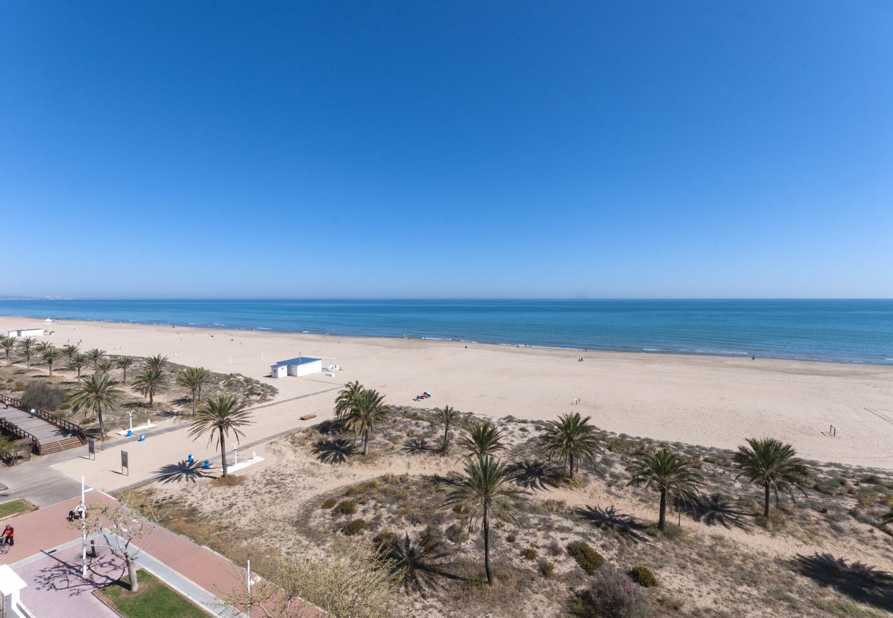 Apartment in Playa de Gandía - Amazing Oceanfront 3 Bedroom Condo