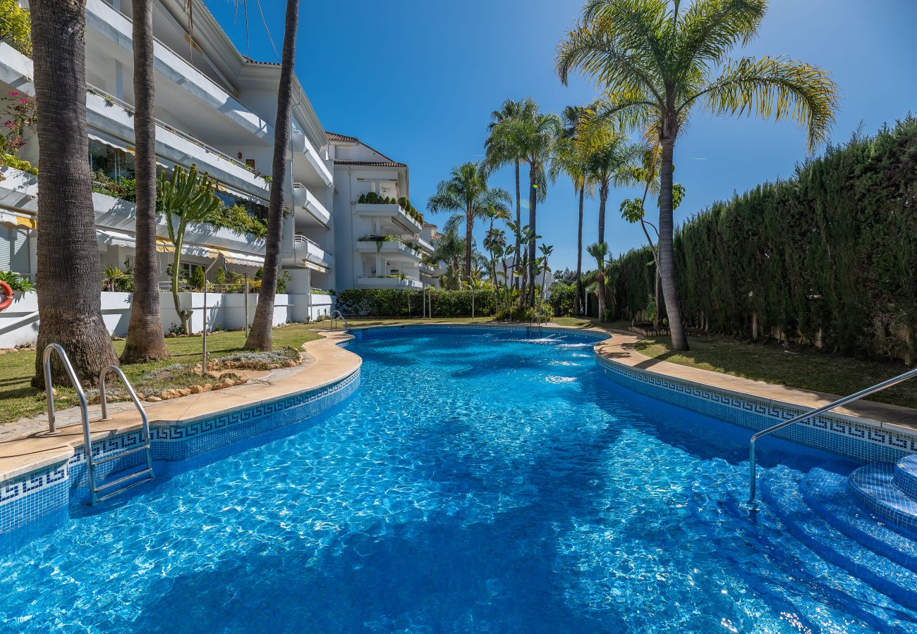 Apartment in San Pedro de Alcántara - Apartment of 3 bedrooms to 200 m beach