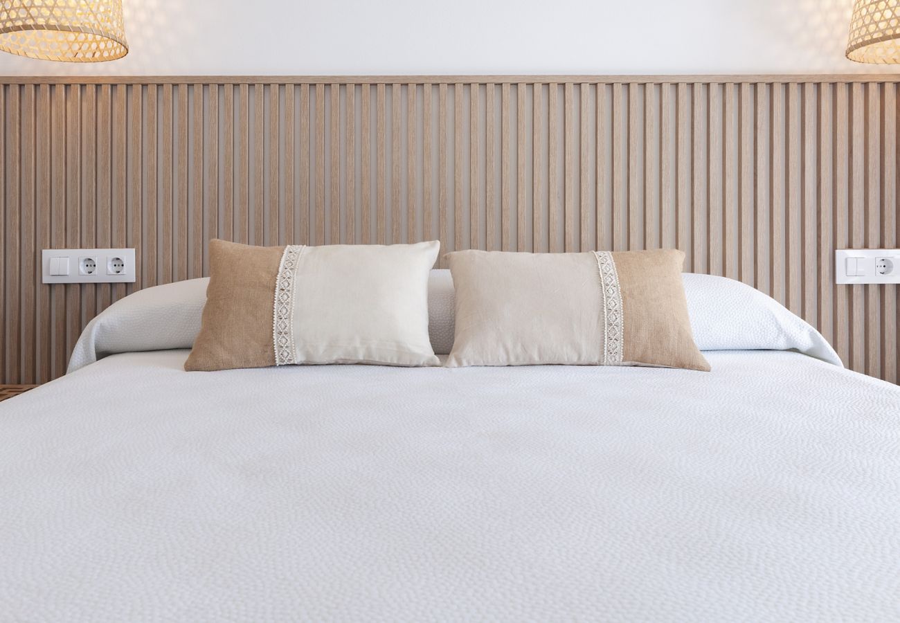 Apartment in Playa de Gandía - Beachfront Family Friendly Condo In Gandía