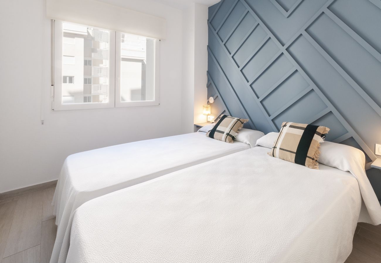 Apartment in Playa de Gandía - Beachfront Family Friendly Condo In Gandía