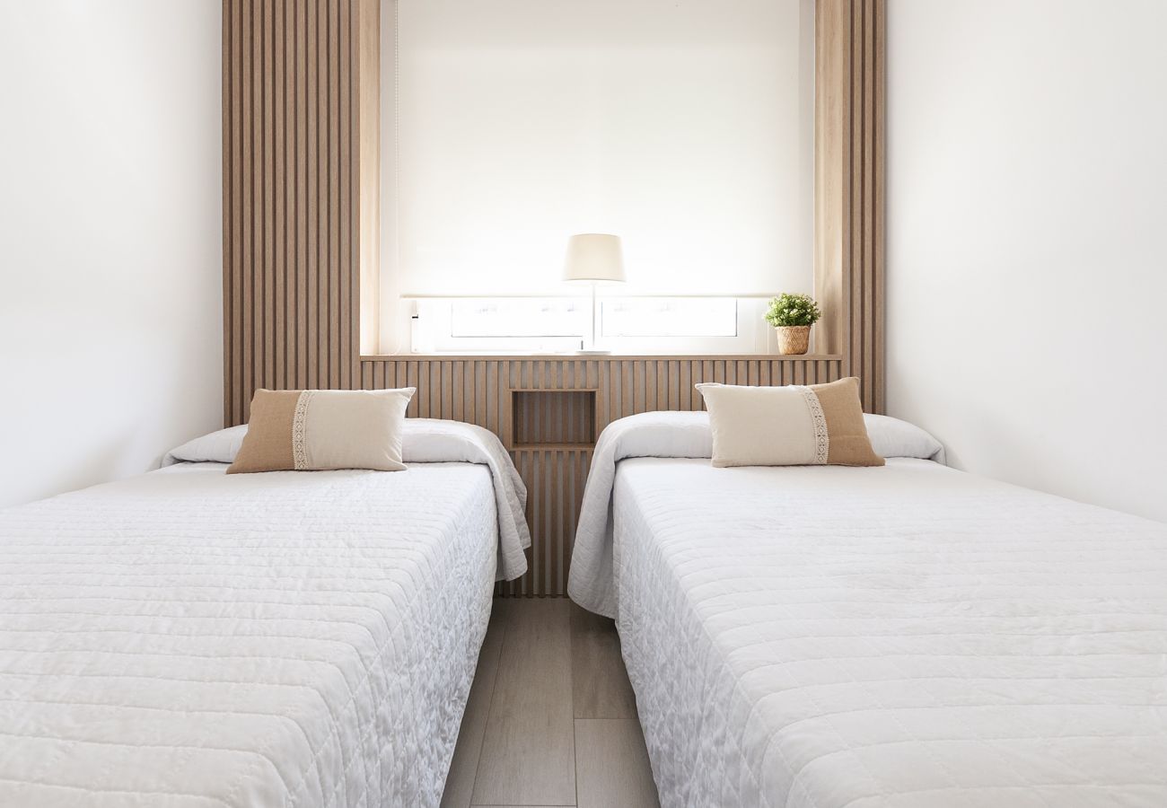 Apartment in Playa de Gandía - Beachfront Family Friendly Condo In Gandía