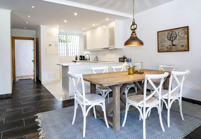 Magnificent apartment in Nueva Andalucia Dining Room of Magnificent apartment in Nueva Andalucia