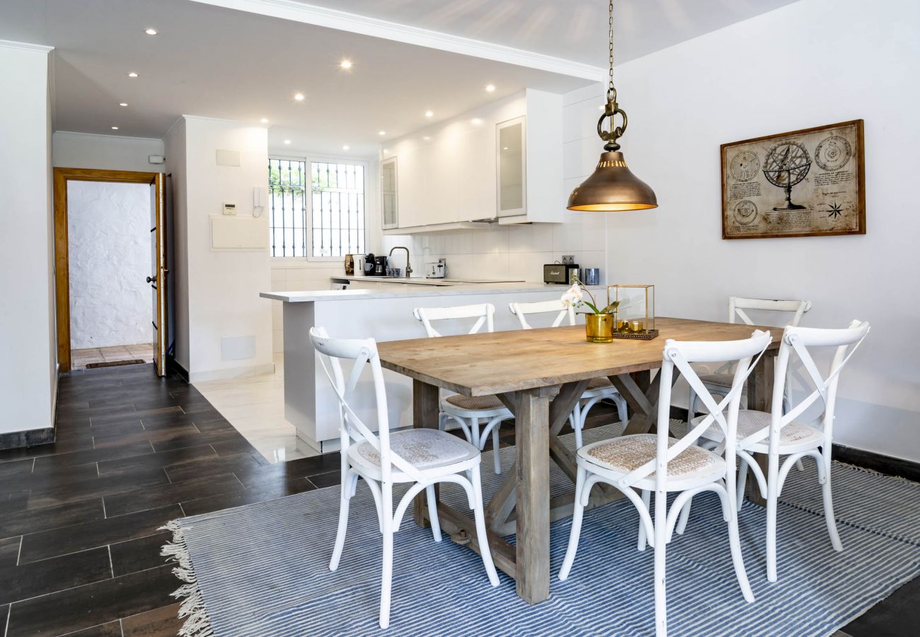 Magnificent apartment in Nueva Andalucia Dining Room of Magnificent apartment in Nueva Andalucia