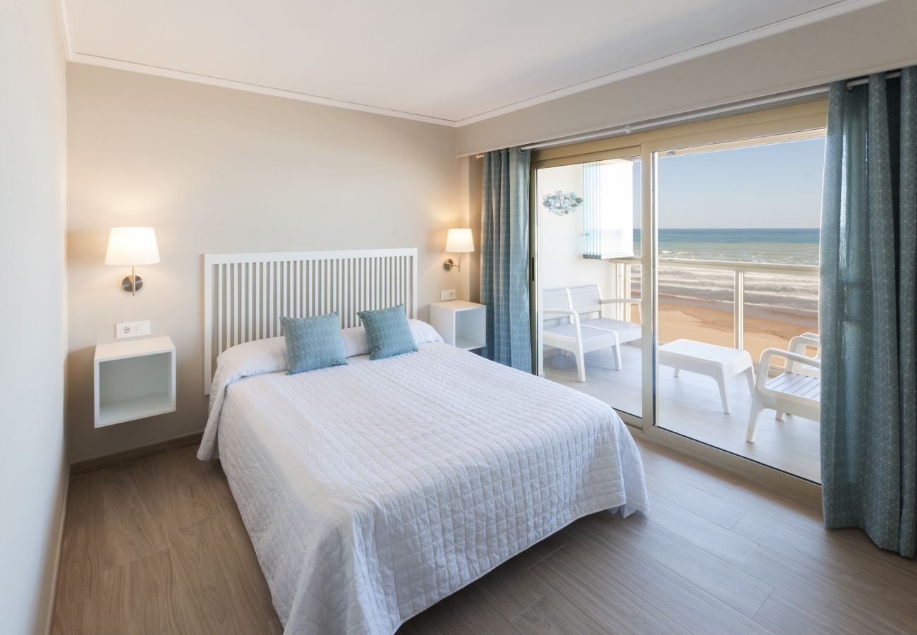Apartment in Playa de Gandía - Seafront Condo Just Steps To The Beach.