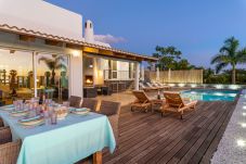 Villa in Adeje - GOLFERS PARADISE LUXURY VILLA , HEATED POOL, BBQ - HomeForGuest