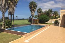 Villa in Adeje - GOLFSIDE HIDEAWAY, INFINITY POOL, BBQ, 5 BDRM  