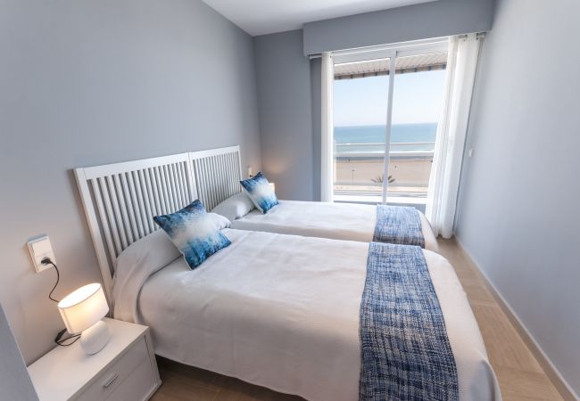 Apartment in Playa de Gandía - Oceanfront condos w / breathtaking views. Elegant decoration! Apartment in Playa de Gandía - Oceanfront condos w / breathtaking views. Elegant decoration!