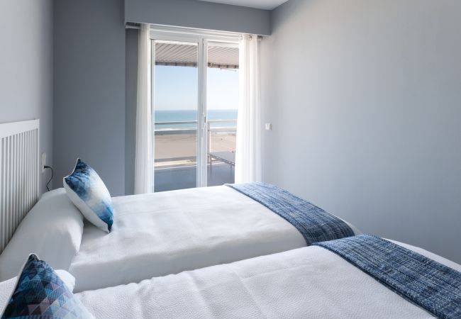 Apartment in Playa de Gandía - Oceanfront condos w / breathtaking views. Elegant decoration! Apartment in Playa de Gandía - Oceanfront condos w / breathtaking views. Elegant decoration!