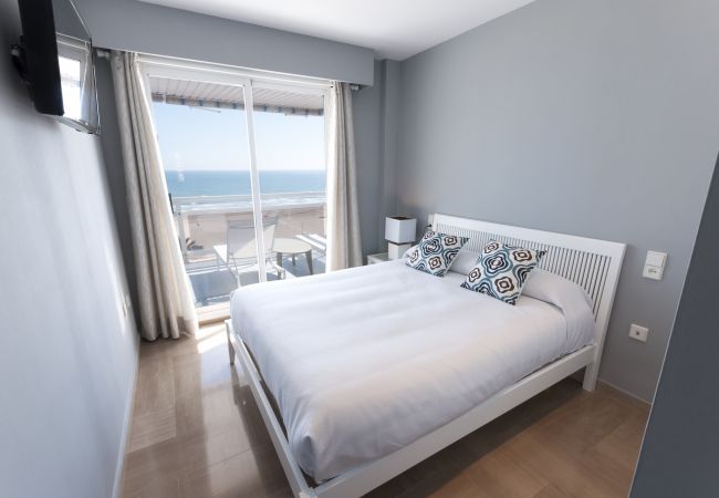 Apartment in Playa de Gandía - Oceanfront condos w / breathtaking views. Elegant decoration! Apartment in Playa de Gandía - Oceanfront condos w / breathtaking views. Elegant decoration!