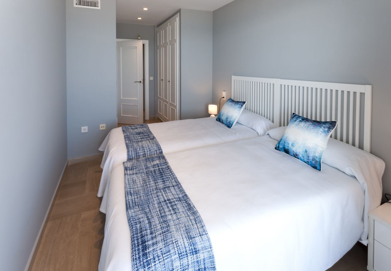 Apartment in Playa de Gandía - Oceanfront condos w / breathtaking views. Elegant decoration!