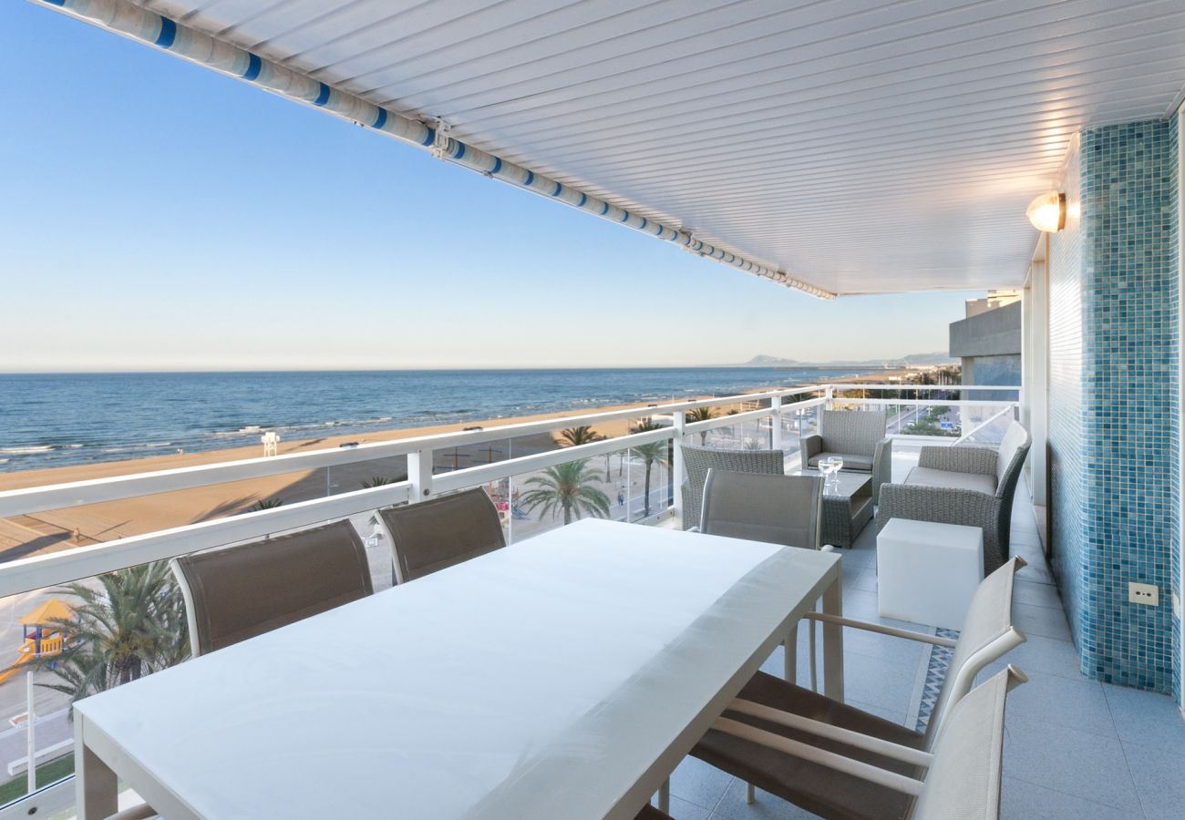 Apartment in Playa de Gandía - Oceanfront condos w / breathtaking views. Elegant decoration!