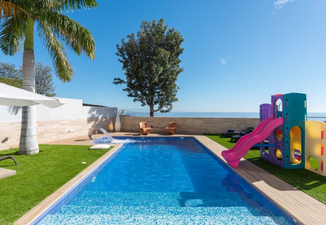 Villa in Santa Cruz de Tenerife - Villa with Sea Views, Pool, Gym, Cinema - HomeForGuest Villa in Santa Cruz de Tenerife - Villa with Sea Views, Pool, Gym, Cinema - HomeForGuest