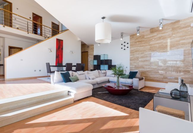 Villa in Santa Cruz de Tenerife - Villa with Sea Views, Pool, Gym, Cinema - HomeForGuest Villa in Santa Cruz de Tenerife - Villa with Sea Views, Pool, Gym, Cinema - HomeForGuest