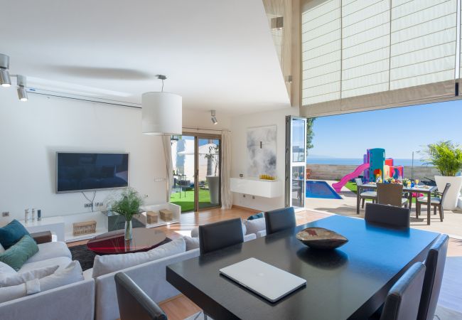 Villa in Santa Cruz de Tenerife - Villa with Sea Views, Pool, Gym, Cinema - HomeForGuest Villa in Santa Cruz de Tenerife - Villa with Sea Views, Pool, Gym, Cinema - HomeForGuest