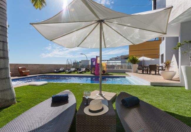 Villa in Santa Cruz de Tenerife - Villa with Sea Views, Pool, Gym, Cinema - HomeForGuest Villa in Santa Cruz de Tenerife - Villa with Sea Views, Pool, Gym, Cinema - HomeForGuest