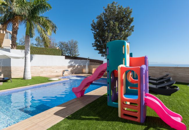 Villa in Santa Cruz de Tenerife - Villa with Sea Views, Pool, Gym, Cinema - HomeForGuest Villa in Santa Cruz de Tenerife - Villa with Sea Views, Pool, Gym, Cinema - HomeForGuest