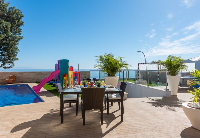 Villa in Santa Cruz de Tenerife - Villa with Sea Views, Pool, Gym, Cinema - HomeForGuest Villa in Santa Cruz de Tenerife - Villa with Sea Views, Pool, Gym, Cinema - HomeForGuest