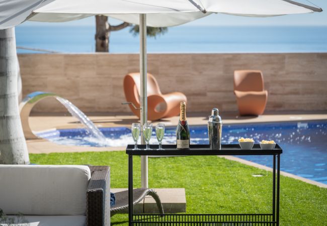 Villa in Santa Cruz de Tenerife - Villa with Sea Views, Pool, Gym, Cinema - HomeForGuest Villa in Santa Cruz de Tenerife - Villa with Sea Views, Pool, Gym, Cinema - HomeForGuest