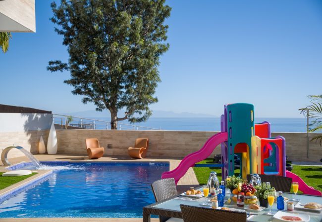 Villa in Santa Cruz de Tenerife - Villa with Sea Views, Pool, Gym, Cinema - HomeForGuest Villa in Santa Cruz de Tenerife - Villa with Sea Views, Pool, Gym, Cinema - HomeForGuest