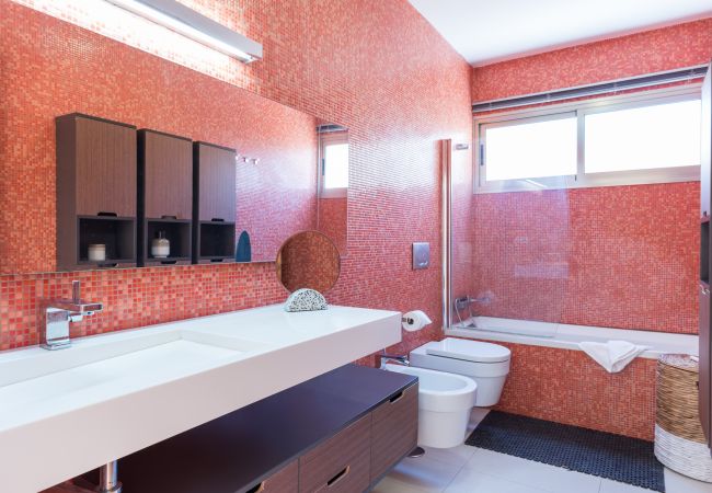 Villa in Santa Cruz de Tenerife - Villa with Sea Views, Pool, Gym, Cinema - HomeForGuest Villa in Santa Cruz de Tenerife - Villa with Sea Views, Pool, Gym, Cinema - HomeForGuest