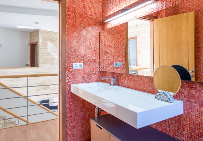 Villa in Santa Cruz de Tenerife - Villa with Sea Views, Pool, Gym, Cinema - HomeForGuest Villa in Santa Cruz de Tenerife - Villa with Sea Views, Pool, Gym, Cinema - HomeForGuest