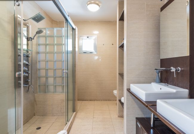 Villa in Santa Cruz de Tenerife - Villa with Sea Views, Pool, Gym, Cinema - HomeForGuest Villa in Santa Cruz de Tenerife - Villa with Sea Views, Pool, Gym, Cinema - HomeForGuest