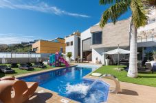 Villa in Santa Cruz de Tenerife - HomeForGuest Villa with Sea Views,...