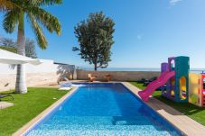 Villa in Santa Cruz de Tenerife - Luxury Villa, Sea Views, Pool, Spa, Gym, Cinema & ProAudio - HomeForGuest