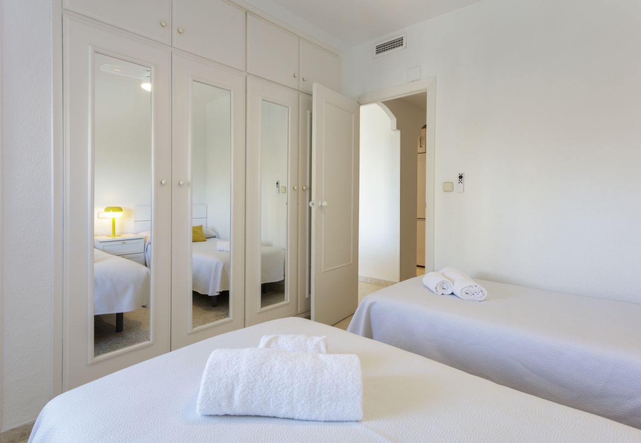 Apartment in Playa de Gandía - Cosy apartment decorated, with wifi, in front of the beach - only families