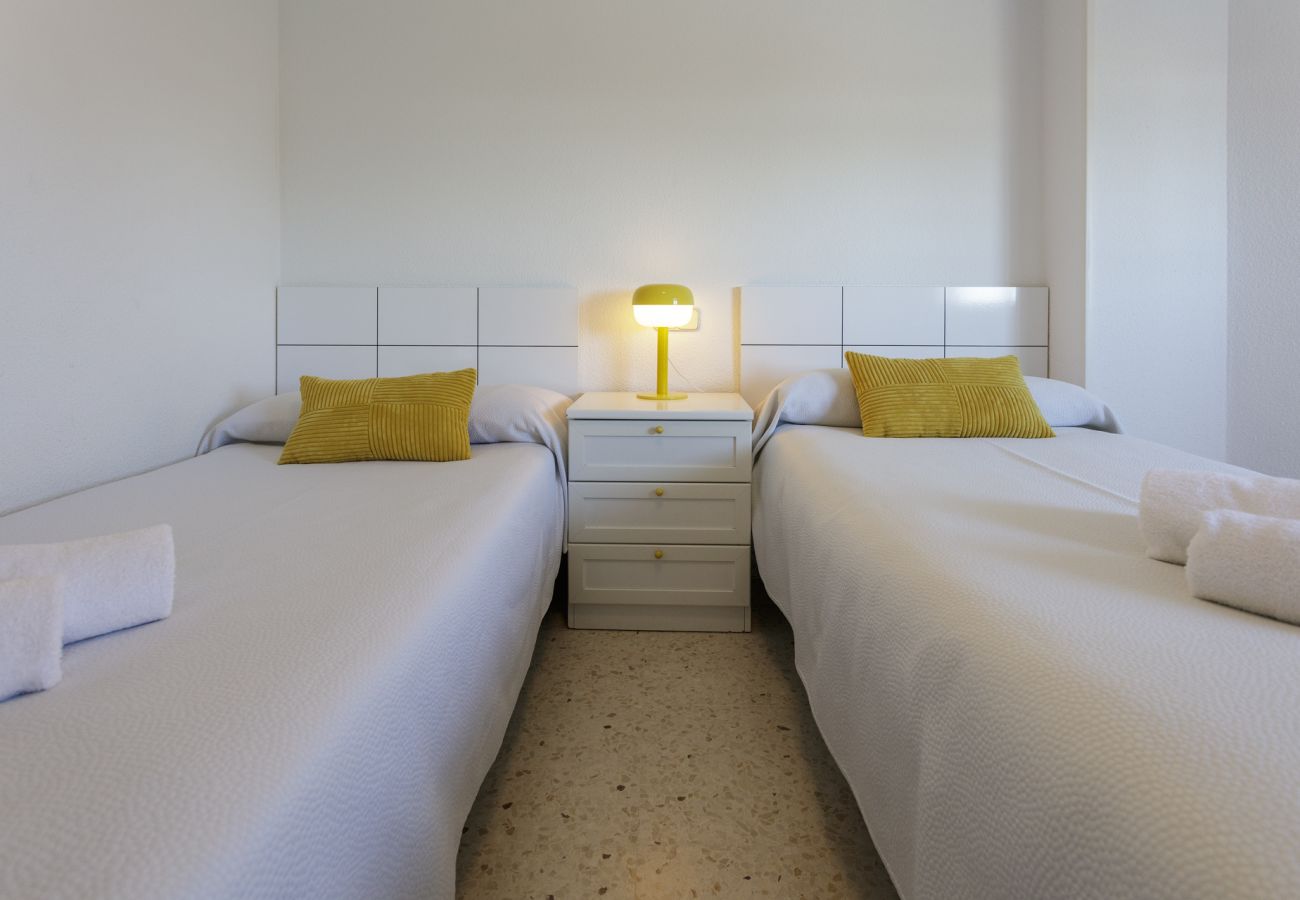 Apartment in Playa de Gandía - Cosy apartment decorated, with wifi, in front of the beach - only families