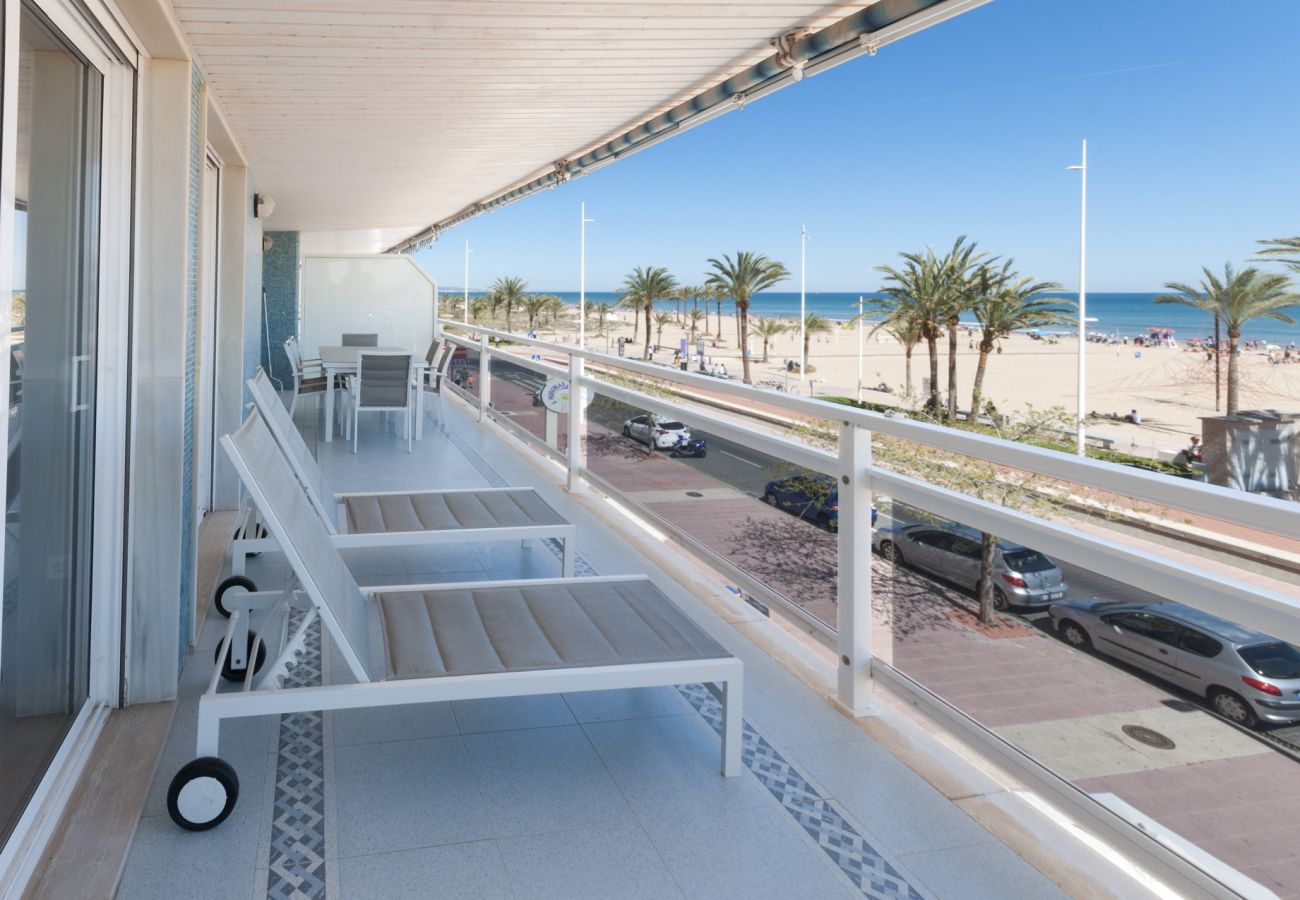Apartment in Playa de Gandía - Amazing apartment decorated, with wifi, in front of the beach, AG TURQUESA 2A Premium 