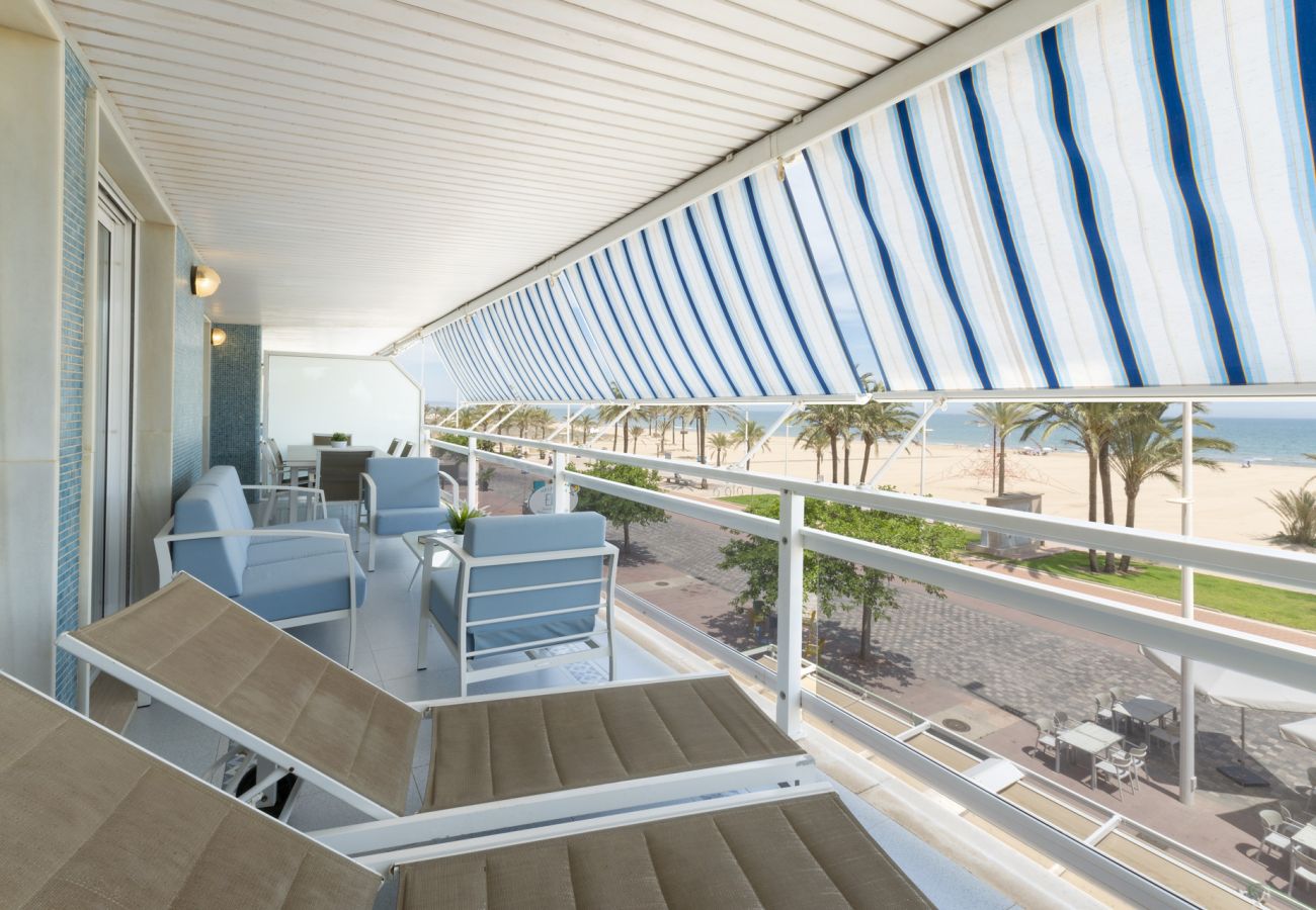 Apartment in Playa de Gandía - Amazing apartment decorated, with wifi, in front of the beach, AG TURQUESA 2A Premium 