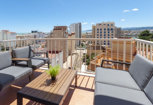 Apartment in Playa de Gandía - Cozy with mediterranean style, a few meters from the beach. A / C and free wifi. Terrace with sea views Apartment in Playa de Gandía - Cozy with mediterranean style, a few meters from the beach. A / C and free wifi. Terrace with sea views