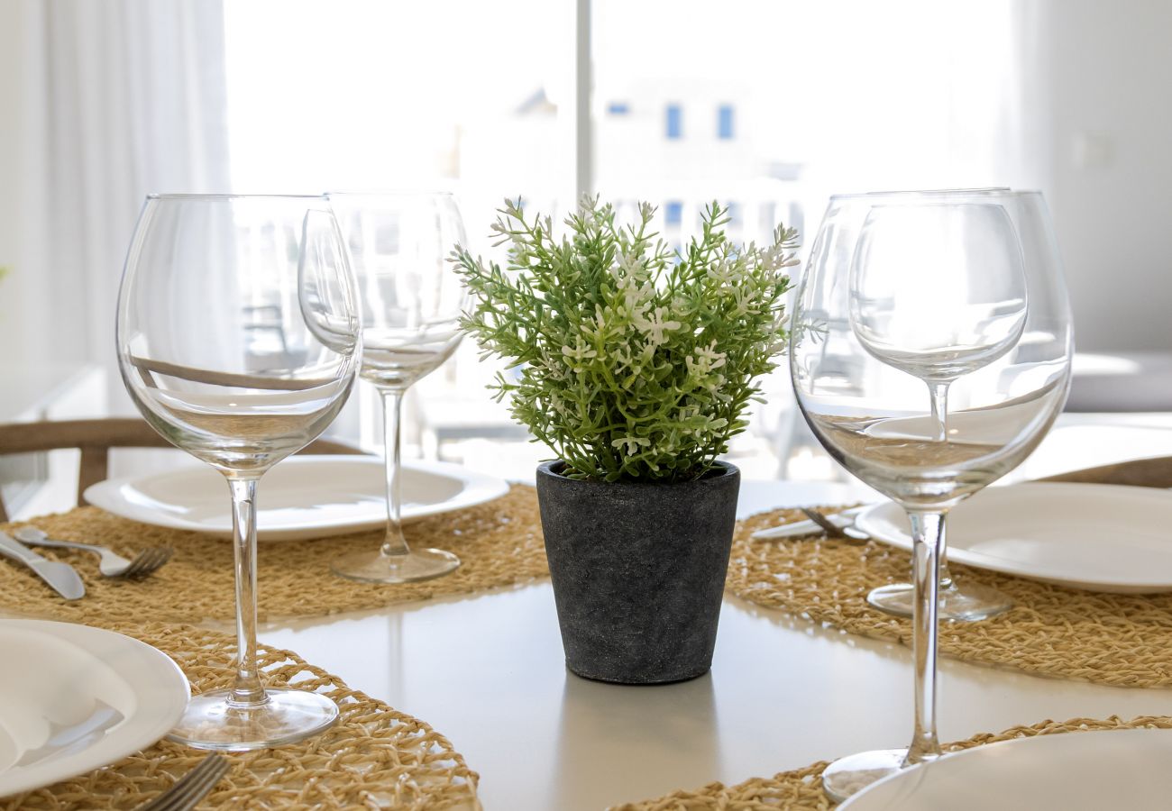 Apartment in Playa de Gandía - Cozy with mediterranean style, a few meters from the beach. A / C and free wifi. Terrace with sea views Apartment in Playa de Gandía - Cozy with mediterranean style, a few meters from the beach. A / C and free wifi. Terrace with sea views
