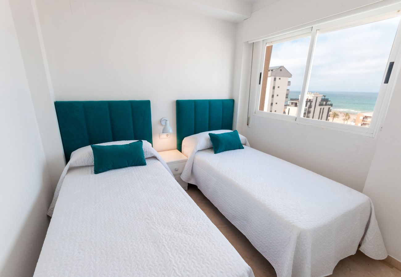 Apartment in Playa de Gandía - Cozy with mediterranean style, a few meters from the beach. A / C and free wifi. Terrace with sea views Apartment in Playa de Gandía - Cozy with mediterranean style, a few meters from the beach. A / C and free wifi. Terrace with sea views