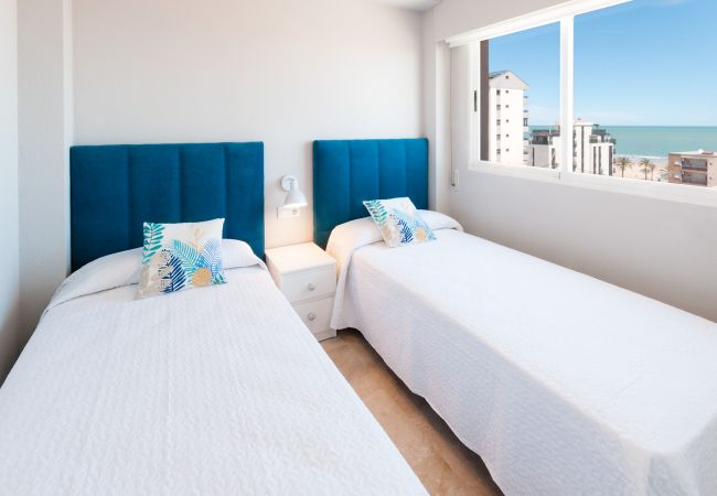 Apartment in Playa de Gandía - Cozy with mediterranean style, a few meters from the beach. A / C and free wifi. Terrace with sea views Apartment in Playa de Gandía - Cozy with mediterranean style, a few meters from the beach. A / C and free wifi. Terrace with sea views