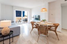 Apartment in Playa de Gandía - Condo with charm, a few meters from the beach. A / C and free wifi. Terrace with sea views