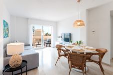 Apartment in Playa de Gandía - Condo with charm, a few meters from the beach. A / C and free wifi. Terrace with sea views