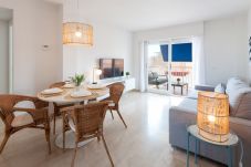 Apartment in Playa de Gandía - Condo with charm, a few meters from the beach. A / C and free wifi. Terrace with sea views