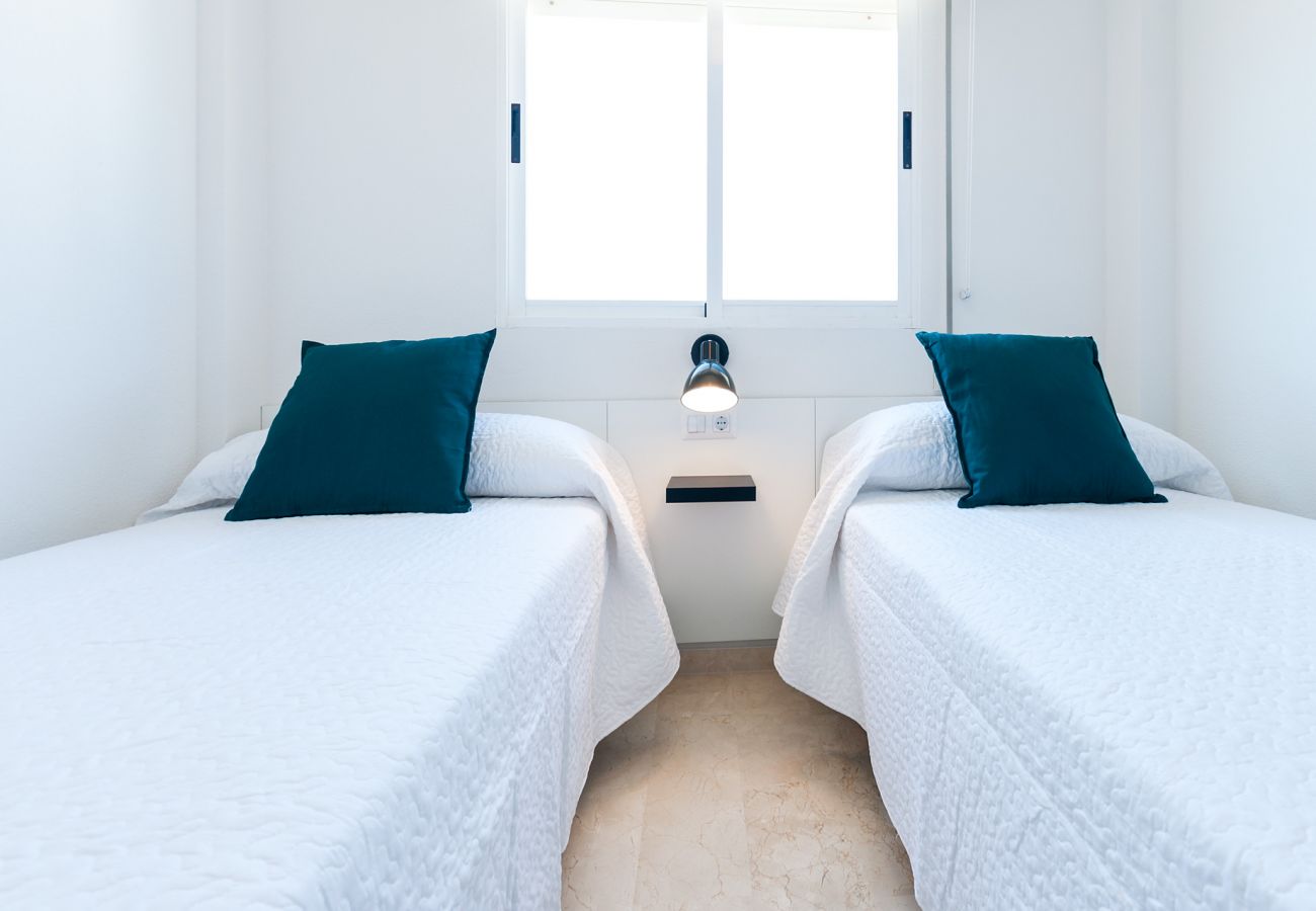 Apartment in Playa de Gandía - Condo with charm, a few meters from the beach. A / C and free wifi. Terrace with sea views Apartment in Playa de Gandía - Condo with charm, a few meters from the beach. A / C and free wifi. Terrace with sea views