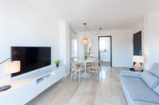 Apartment in Playa de Gandía - Condo with charm, a few meters from the beach. A / C and free wifi. Terrace with sea views