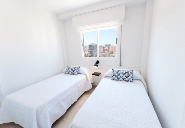 Apartment in Playa de Gandía - Cozy with mediterranean style, a few meters from the beach. A / C and free wifi. Terrace with sea views Apartment in Playa de Gandía - Cozy with mediterranean style, a few meters from the beach. A / C and free wifi. Terrace with sea views
