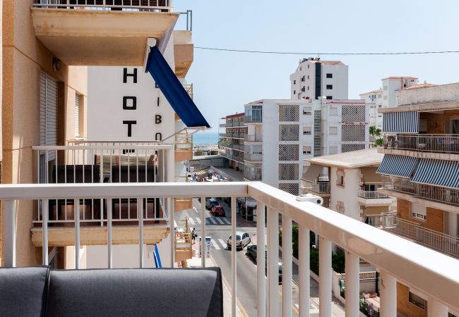 Apartment in Playa de Gandía - Cozy with mediterranean style, a few meters from the beach. A / C and free wifi. Terrace with sea views Apartment in Playa de Gandía - Cozy with mediterranean style, a few meters from the beach. A / C and free wifi. Terrace with sea views
