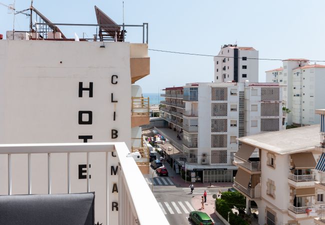 Apartment in Playa de Gandía - Cozy with mediterranean style, a few meters from the beach. A / C and free wifi. Terrace with sea views Apartment in Playa de Gandía - Cozy with mediterranean style, a few meters from the beach. A / C and free wifi. Terrace with sea views