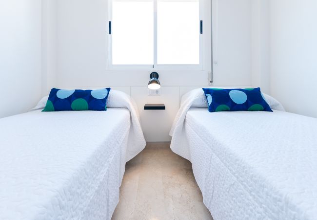 Apartment in Playa de Gandía - Cozy with mediterranean style, a few meters from the beach. A / C and free wifi. Terrace with sea views Apartment in Playa de Gandía - Cozy with mediterranean style, a few meters from the beach. A / C and free wifi. Terrace with sea views