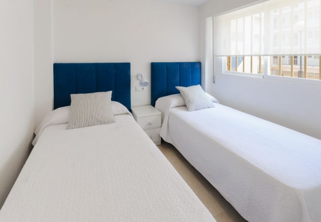 Apartment in Playa de Gandía - Cozy with mediterranean style, a few meters from the beach. A / C and free wifi. Terrace with sea views Apartment in Playa de Gandía - Cozy with mediterranean style, a few meters from the beach. A / C and free wifi. Terrace with sea views