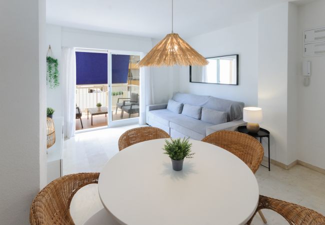  in Playa de Gandía - Fabulous and with charm, a few meters from the beach. A / C and free wifi. Terrace with sea views
