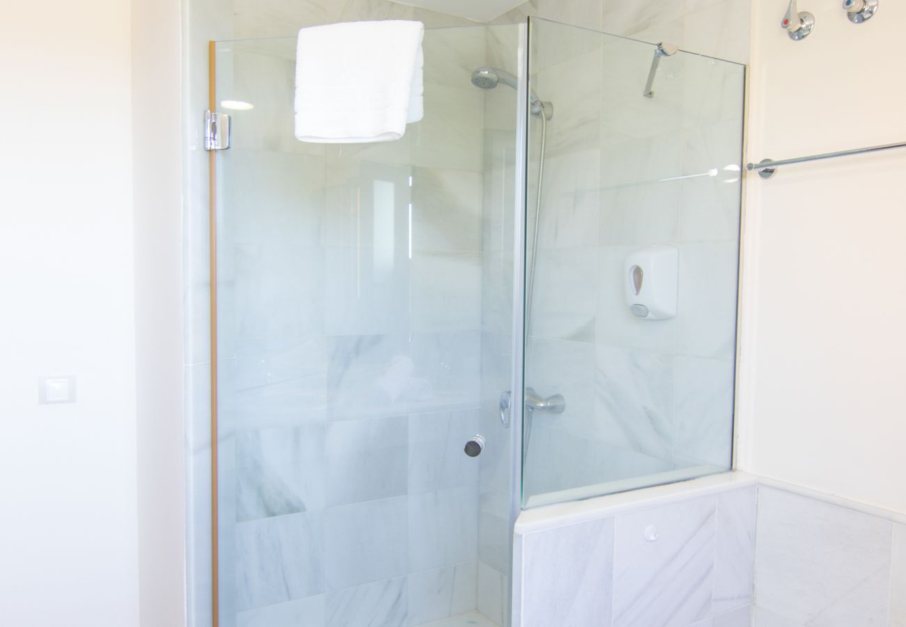 Villa in San Bartolomé de Tirajana - HomeForGuest Salobre Golf Villa, pool, wifi, stunning views