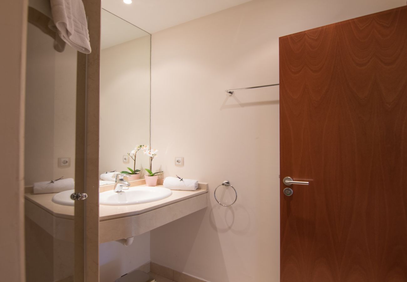 Villa in San Bartolomé de Tirajana - HomeForGuest Salobre Golf Villa, pool, wifi, stunning views