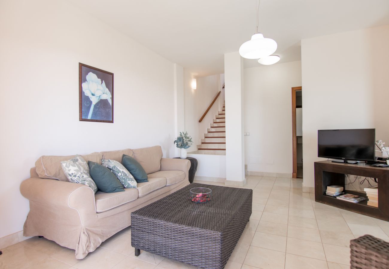 Villa in San Bartolomé de Tirajana - HomeForGuest Salobre Golf Villa, pool, wifi, stunning views